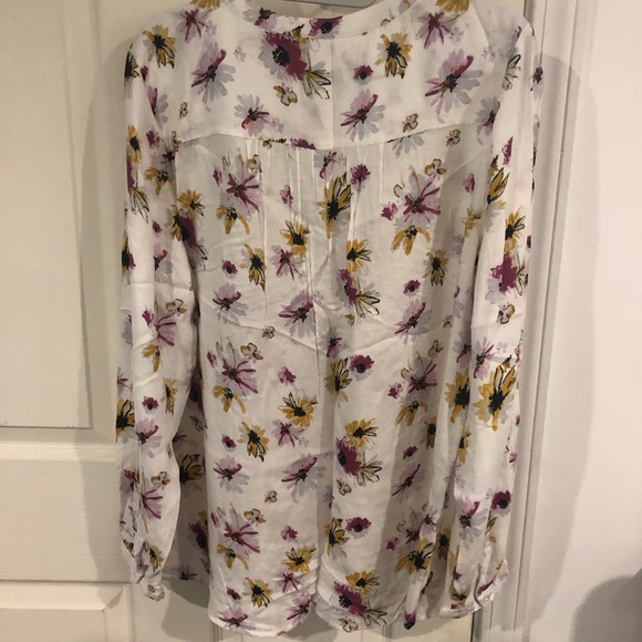 Lucky Brand women’s top large. White with gold and purple flowers. NWT. - Picture 2 of 6